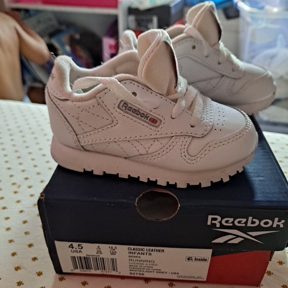 White Reebok Classics - Picture 3 of 5